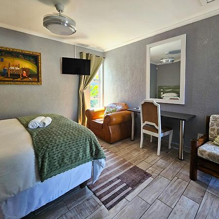 Northern Vine Guesthouse B&B Self-Catering ブラッケンフェル エクステリア 写真