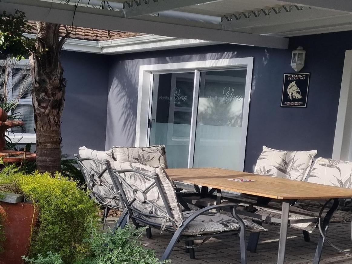 Northern Vine Guesthouse B&B Self-Catering ブラッケンフェル エクステリア 写真